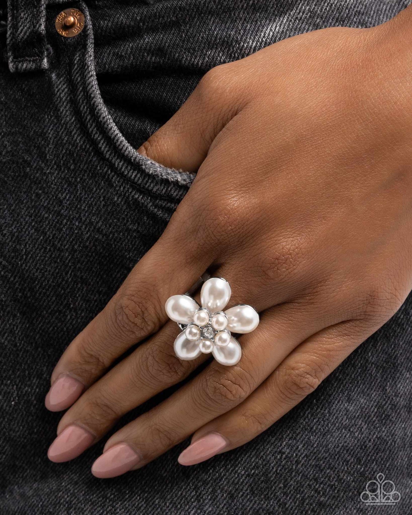 Showstopping Pearls - White