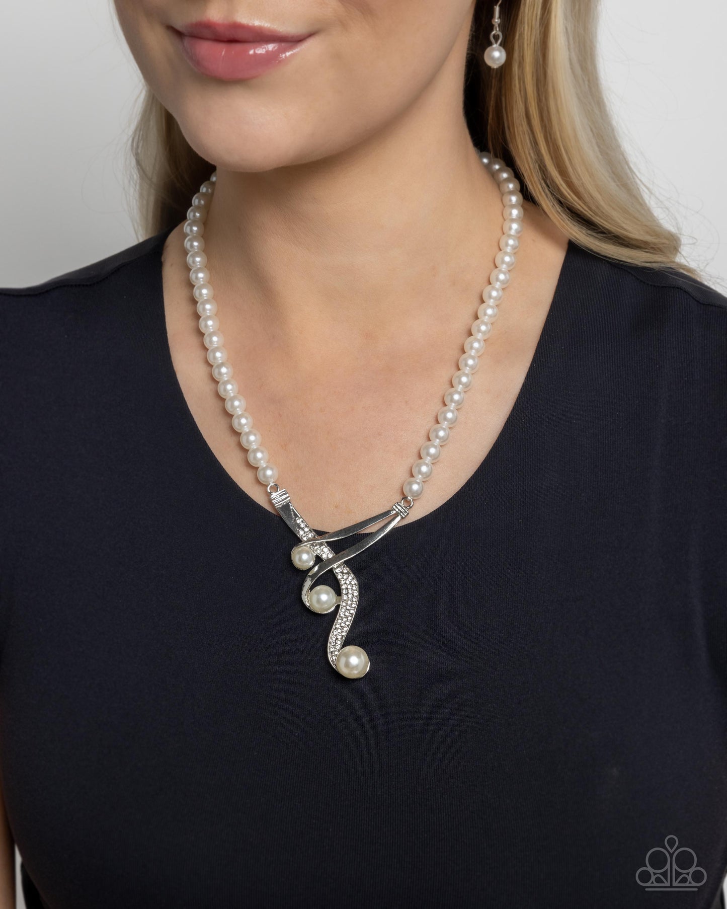 Elegant Entourage-White