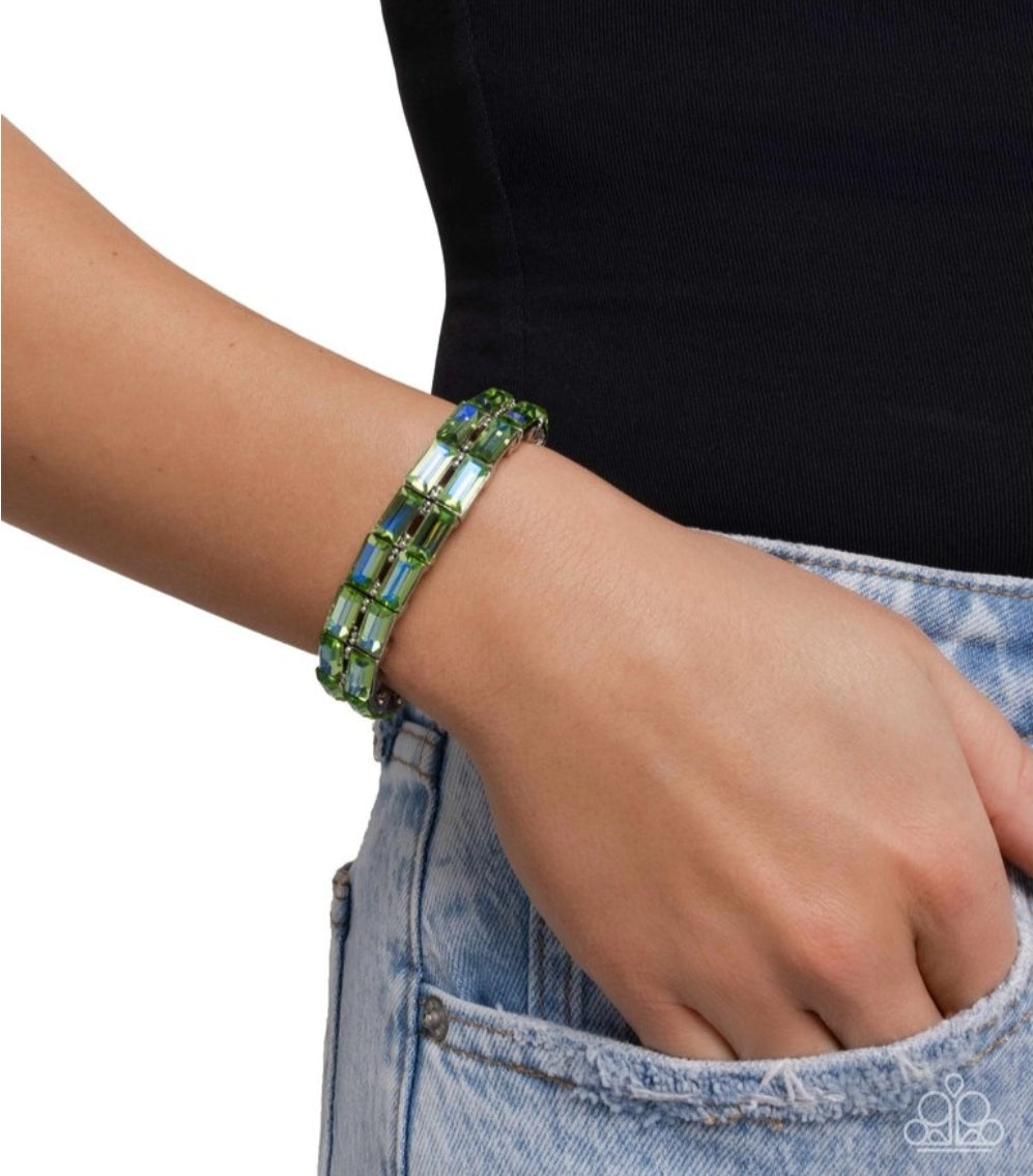 Symmetrical Statement - Green